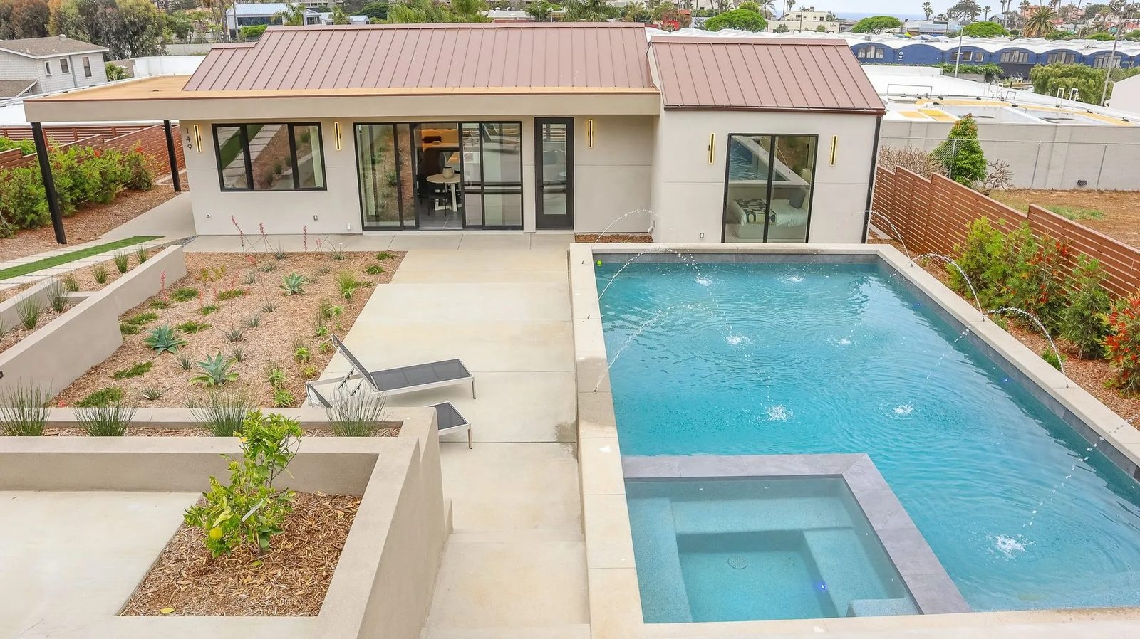 Finished luxury pool and spa at the Solana Beach project